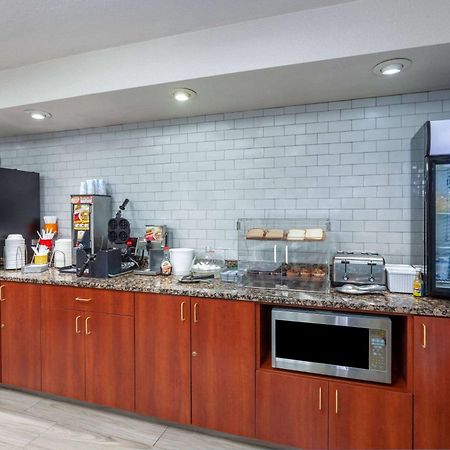 Super 8 By Wyndham Wausau Ngoại thất bức ảnh