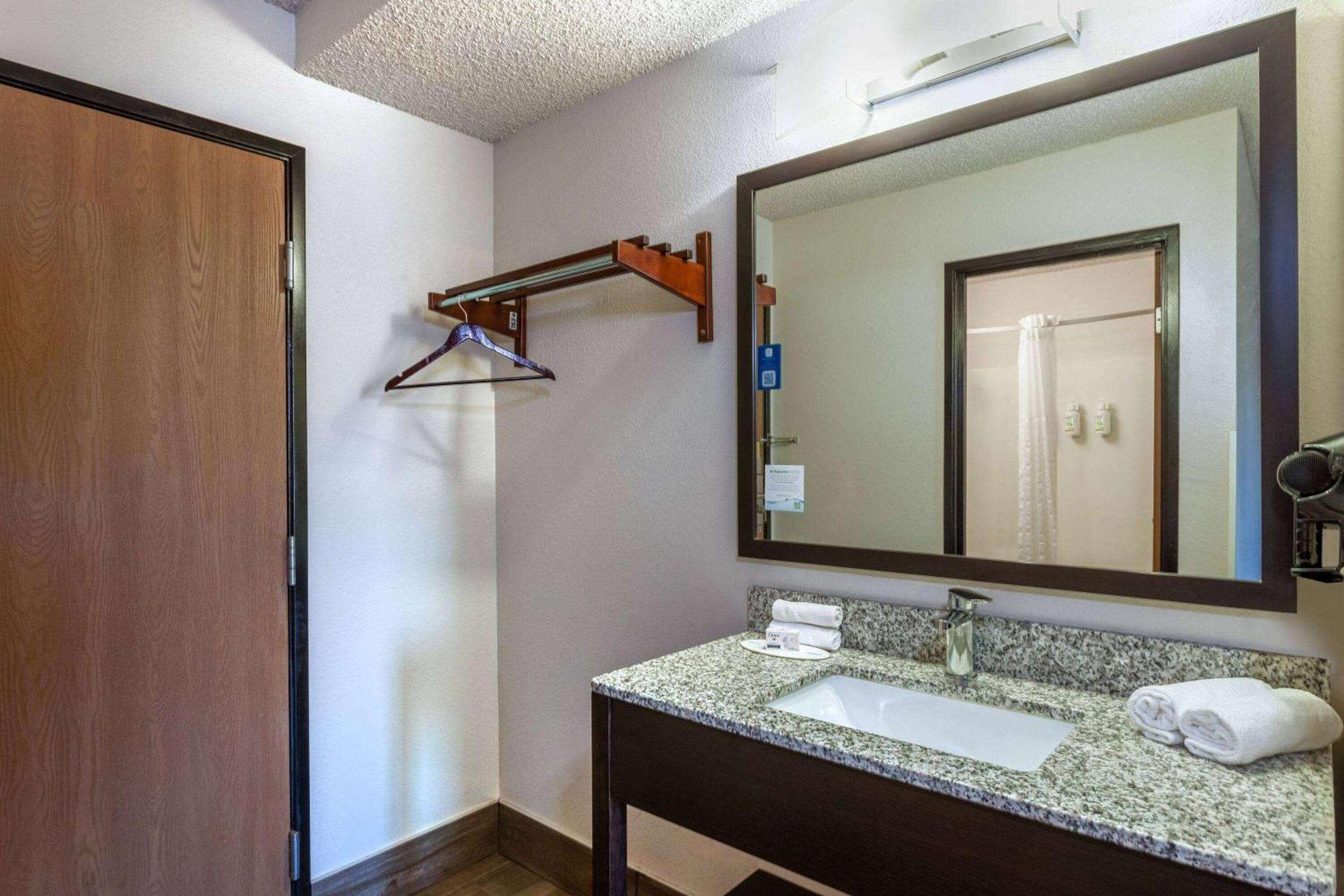 Super 8 By Wyndham Wausau Ngoại thất bức ảnh